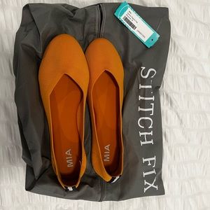 MIA NWT Aubrie Flyknit Flat, Mustard, Size 11. Open to offers.